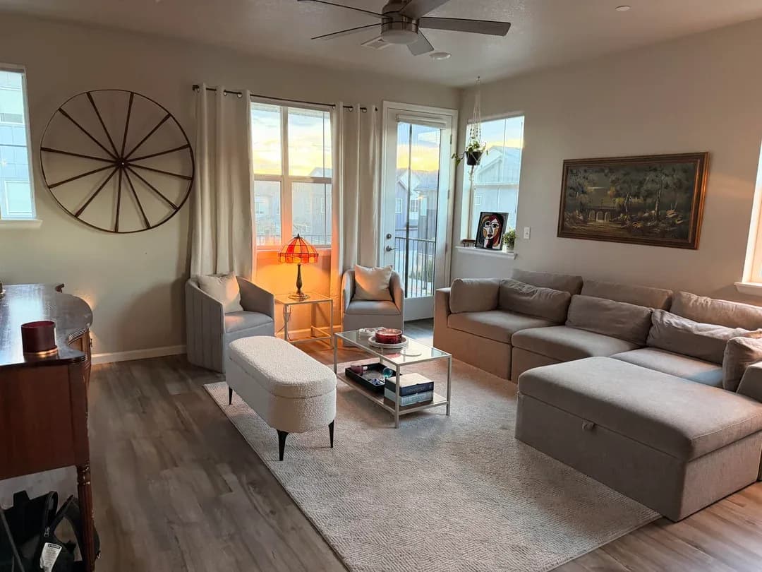 Shared demo furniture photograph 3; not verified photography of De Tian
